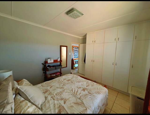 2 BEDROOM TOWNHOUSE FOR SALE IN JEFFREYS BAY CENTRAL